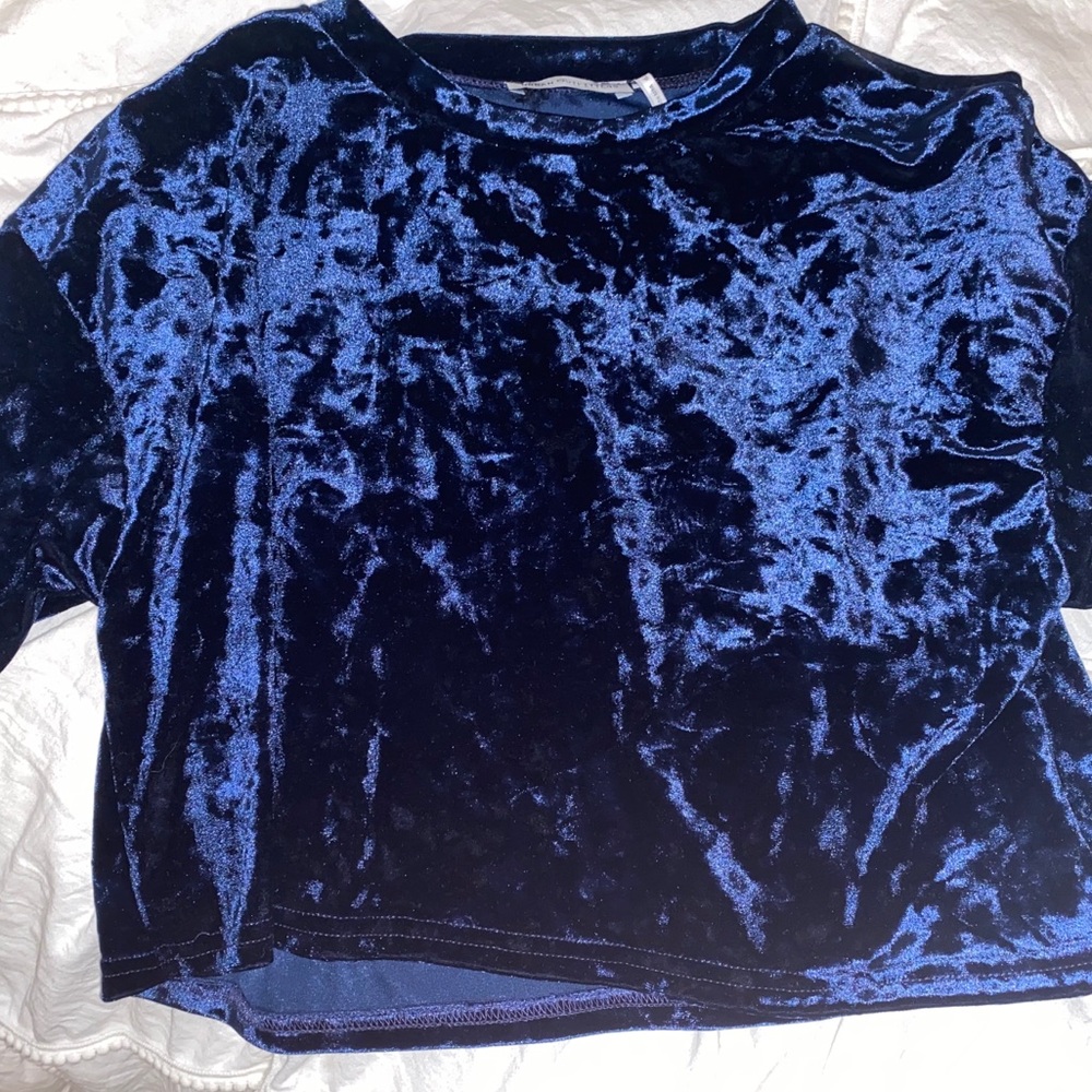 stylish blue crop top